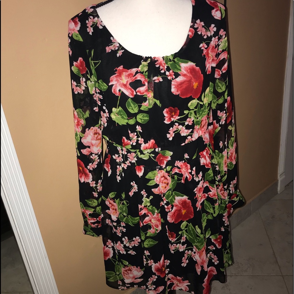 🌸🌺 Xtaren - floral long sleeve dress for women size M .